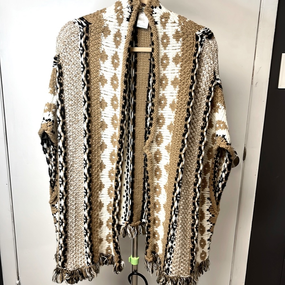 Italian made cape, very soft, great colors. Great for any season